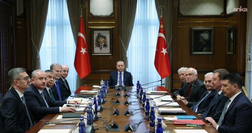 Cumhurbaşkanlığı Yüksek İstişare Kurulu toplandı Cumhurbaşkanlığı Yüksek İstişare Kurulu, Cumhurbaşkanı Recep Tayyip Erdoğan başkanlığında toplandı.