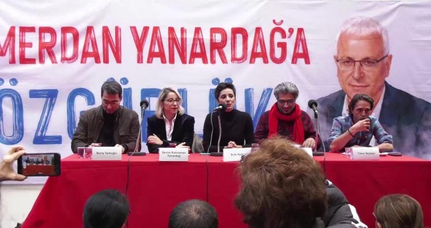 Dayanışma için kitabını imzaladılar… Timur Soykan: Merdan Yanardağ’a casusluk iftirasını atanlar 6. Filo’nun önünde secde edenlerdir Ekrem İmamoğlu ve Necati Özkan'la birlikte "casusluk" soruşturması kapsamında tutuklanan