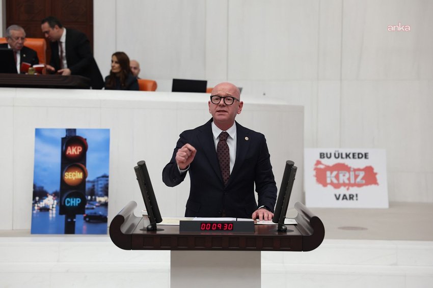 CHP Balıkesir Milletvekili Serkan Sarı, bütçe görüşmelerinde kürsüye "Bu ülkede