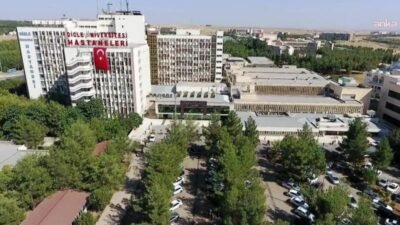 Diyarbakır Dicle Üniversitesi Hastanesi’nde görevliyken hastalardan “bıçak parası” aldığı iddiasıyla