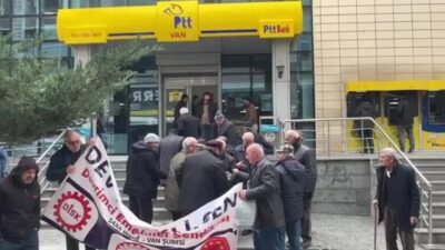 DİSK'e bağlı Emekli-Sen Van Şubesi öncülüğünde bir araya gelen emekliler,