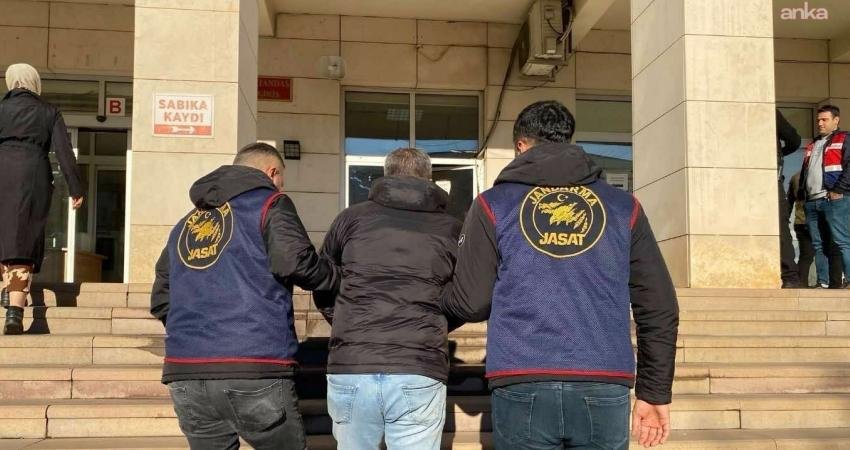 Diyarbakır’da çeşitli suçlardan aranan 120 kişi JASAT tarafından yakalandı Diyarbakır’da haklarında kesinleşmiş hapis cezası bulunan 120 kişi, Jandarma Suç