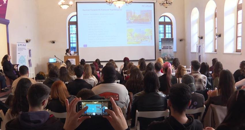 İzmir’in farklı üniversitelerinden tasarım öğrencileri, Avrupa Birliği’nin destek sağladığı Re-Value