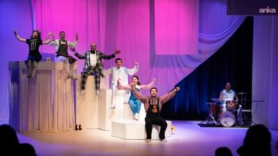 İzmir Büyükşehir Belediyesi Şehir Tiyatroları’nın Cervantes’in klasik eserini çağdaş bir