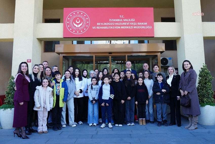 Beylikdüzü Belediyesi Çocuk Meclisi üyeleri ile Beylikdüzü 75. Yıl Cumhuriyet