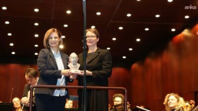 Eskişehir Büyükşehir Belediyesi (EBB) Senfoni Orkestrası, bu hafta orkestra şefi