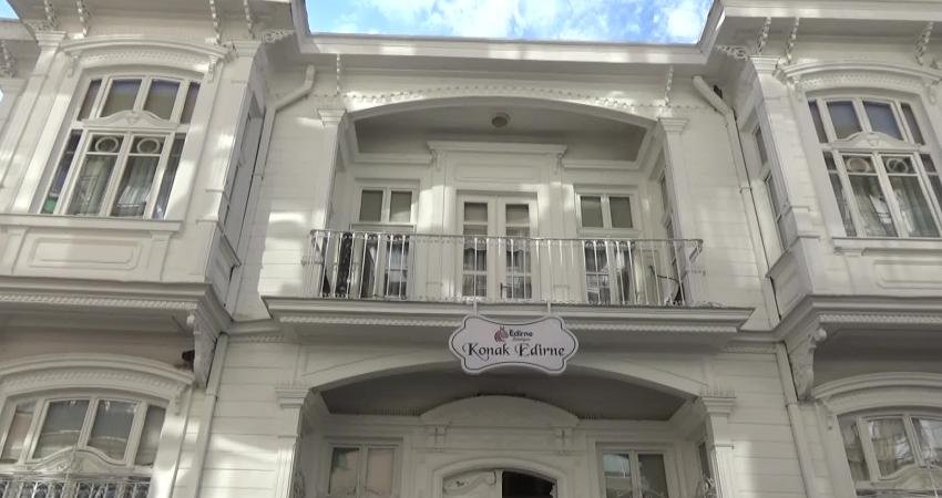 Edirne'nin Dilaverbey Mahallesi'ndeki Vali Konağı, sosyal ve kültürel etkinliklerde hizmet vermek