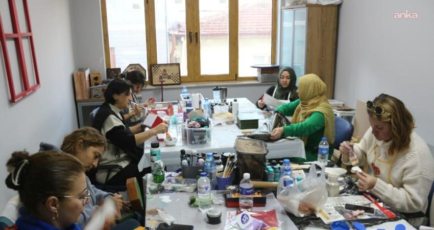 Edremit Belediyesi Atatürk Gençlik Merkezi kurslarına yoğun ilgi sürüyor Edremit Belediyesi Atatürk Gençlik Merkezi, her yaştan vatandaşa yönelik kurs