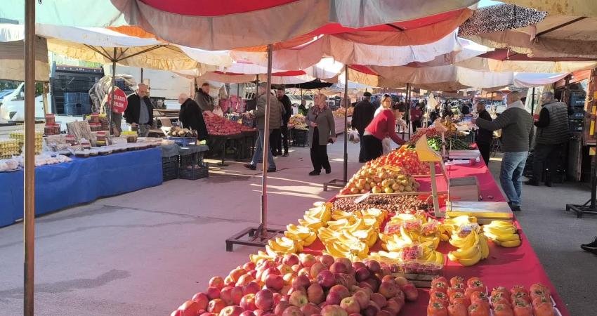 Emekliler ekonomik zorluklardan dertli: “Ancak karnımızı doyuruyoruz” Osmaniye'nin Kadirli ilçesinde ekonomik sıkıntılarını dile getiren emekli bir vatandaş