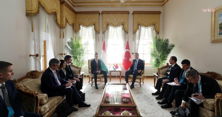 Enerji ve Tabii Kaynaklar Bakanı Bayraktar, Macaristan Dışişleri ve Ticaret Bakanı Szijjarto ile bir araya geldi Enerji ve Tabii Kaynaklar Bakanı Alparslan Bayraktar, Türk Devletleri Teşkilatı