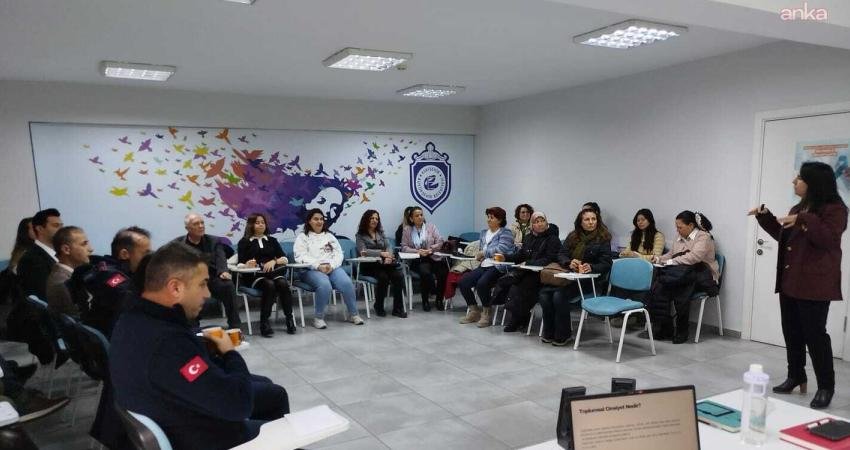 Eskişehir Büyükşehir Belediyesi, toplumsal cinsiyet eşitliğine dikkat çekti Eskişehir Büyükşehir Belediyesi, personeline yönelik düzenlediği "Toplumsal Cinsiyet Eşitliğine Duyarlı