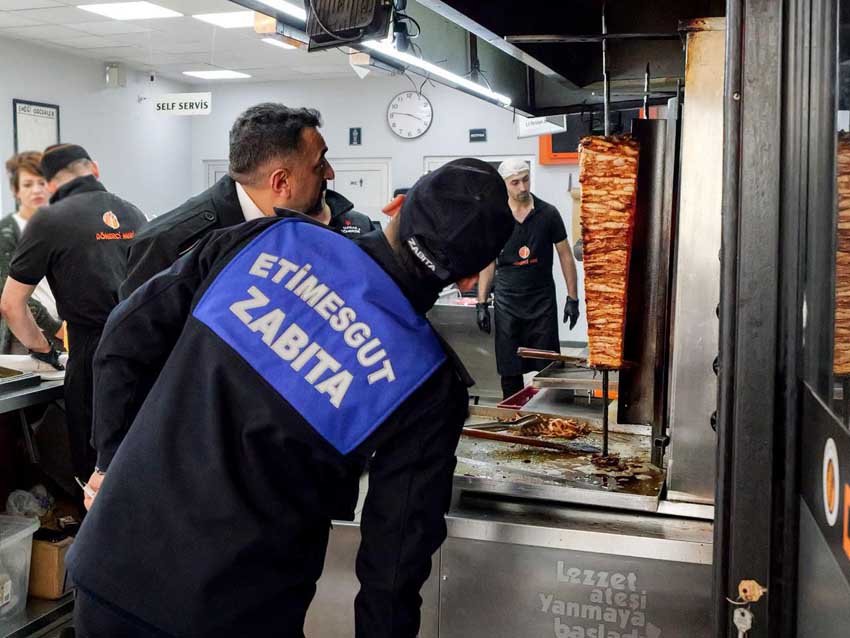 Etimesgut Belediyesi, halk sağlığını korumak ve ilçede hijyen standartlarını en