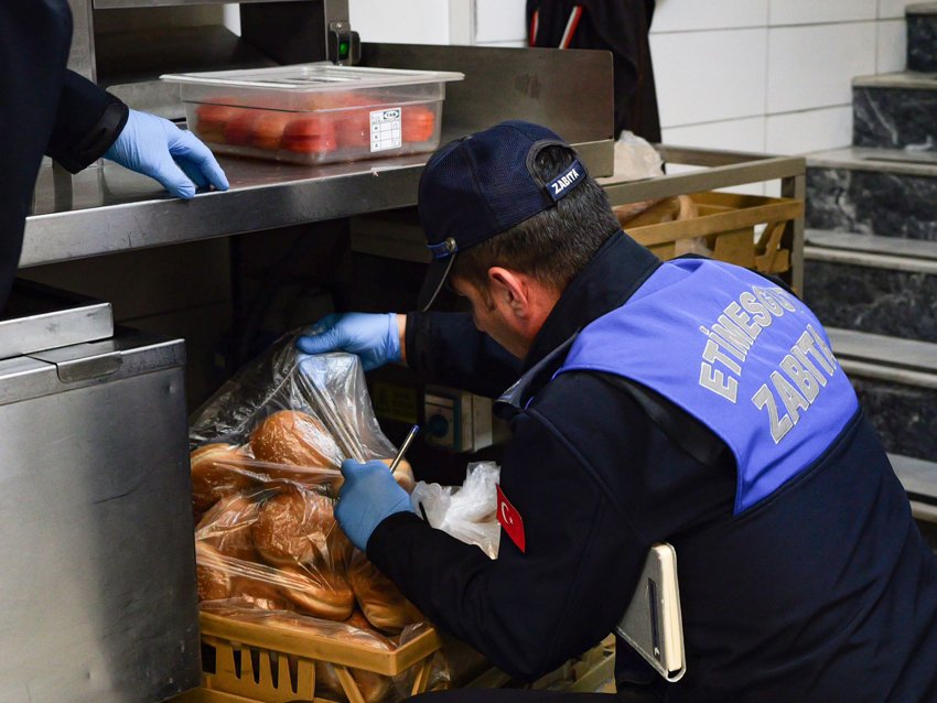 Etimesgut Belediyesi Zabıta Müdürlüğü ekipleri, 1–3 Aralık 2025 tarihlerinde ilçe