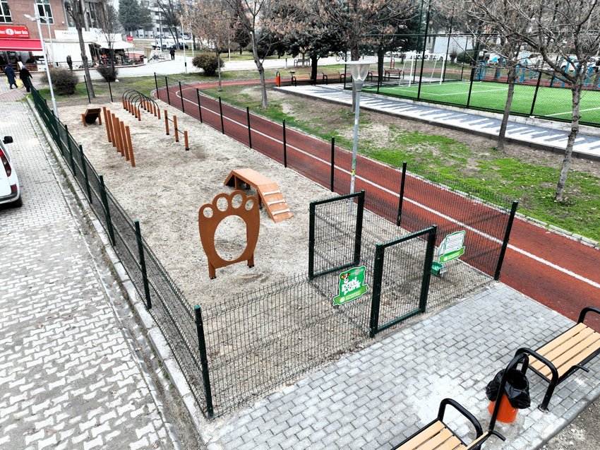 Etimesgut Belediyesi, evcil hayvanların ve sahiplerinin parklarda daha güvenli, özgür