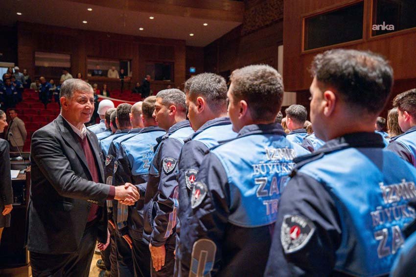 İzmir Büyükşehir Belediye Başkanı Cemil Tugay, kentin her noktasında daha