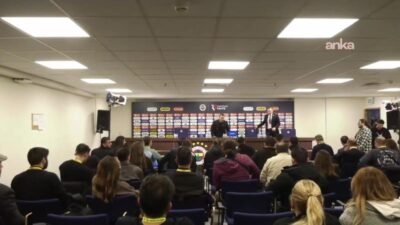 Pazartesi akşamı 1-1 sonuçlanan Fenerbahçe-Galatasaray derbisi sırasında sahaya çakmak atarak