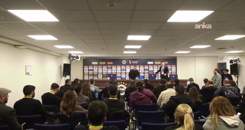 Fenerbahçe-Galatasaray karşılaşmasında futbolcu Kazımcan Karataş’ın yüzüne çakmak atılmasıyla ilgili bir kişi hakkında gözaltı kararı verildi Pazartesi akşamı 1-1 sonuçlanan Fenerbahçe-Galatasaray derbisi sırasında sahaya çakmak atarak