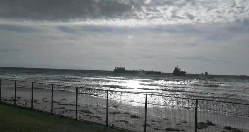 İstanbul Küçükçekmece Florya açıklarında iki tanker, henüz bilinmeyen bir nedenle