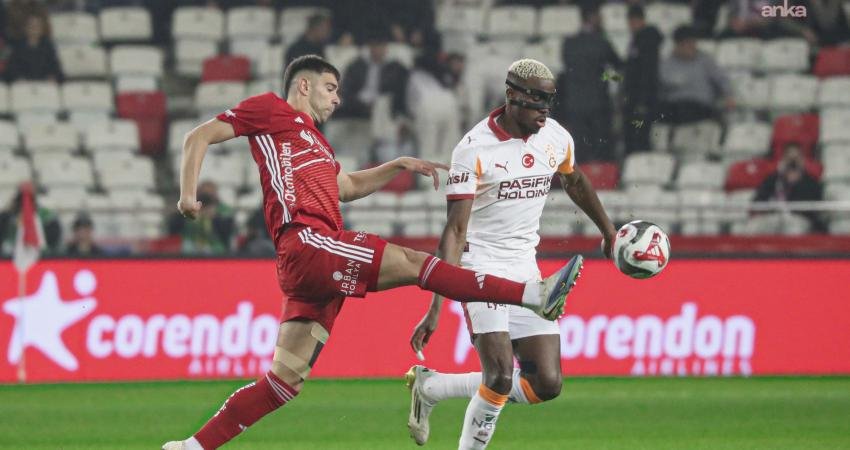 Galatasaray, Antalyaspor deplasmanından 4-1’lik galibiyetle dönüyor Trendyol Süper Lig’in 16. haftasında Galatasaray, deplasmanda karşılaştığı Antalyaspor’u 4-1