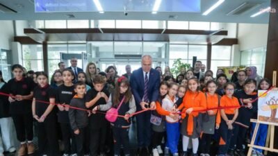 Gaziemir Belediyesi’nin iklim krizinin toprak üzerindeki etkilerine dikkat çekmek için