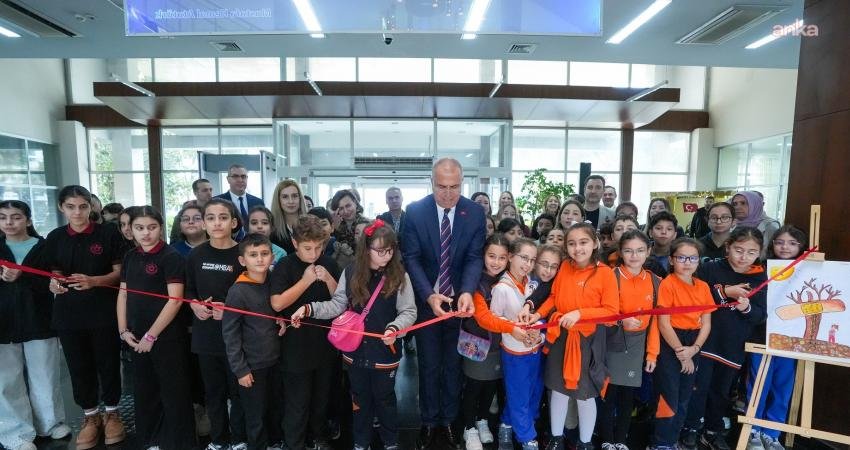 Gaziemirli çocuklar “Toprak” temalı resimleriyle iklim krizine dikkat çekti Gaziemir Belediyesi’nin iklim krizinin toprak üzerindeki etkilerine dikkat çekmek için