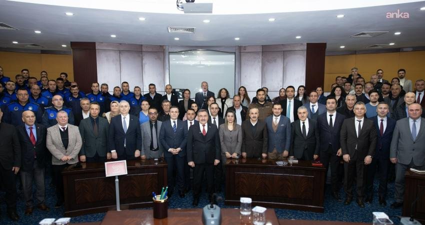 Gölbaşı Belediye Başkanı Yakup Odabaşı, belediyede görev yapan memurların yılbaşı