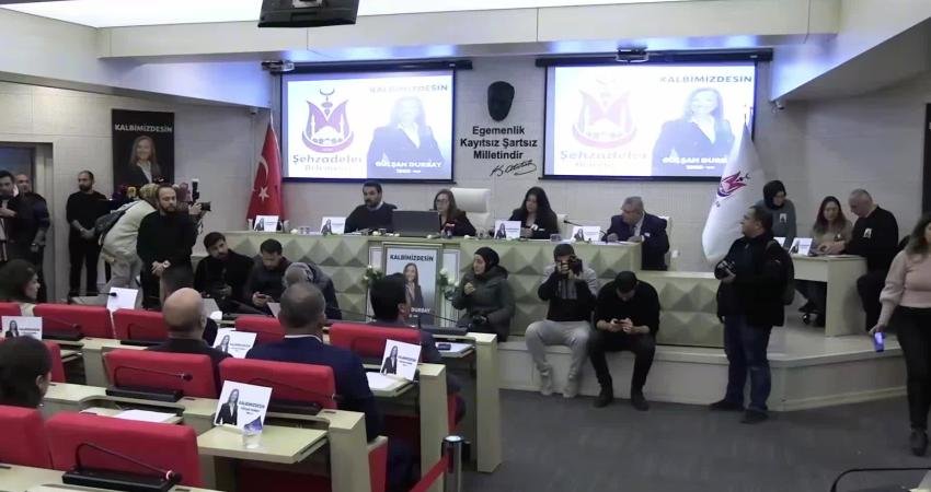 Hakan Şimşek, Şehzadeler Belediye Başkanı seçildi… Şimşek: Emanete sahip çıkacağız Gülşah Durbay’ın vefatının ardından olağanüstü toplanan Şehzadeler Belediye Meclisi toplantısında