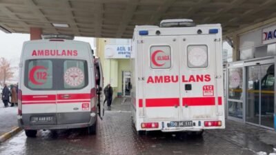 Hakkari’nin Yüksekova 28 öğrenci zehirlenme şüphesiyle hastaneye kaldırıldı.