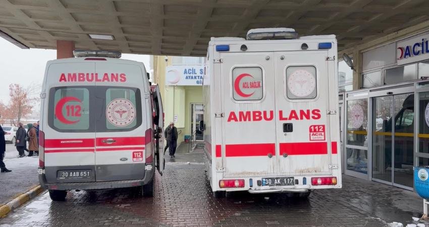 Hakkari’nin Yüksekova 28 öğrenci zehirlenme şüphesiyle hastaneye kaldırıldı.