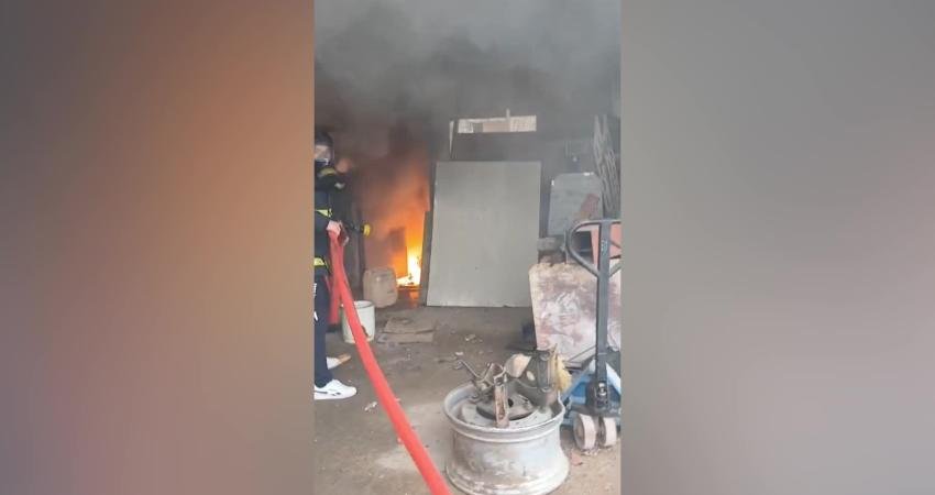 Hakkari’de patlamada yaralanan çocuğunun yanına giden baba yolda trafik kazası geçirdi Hakkari’de bir demir atölyesinde bilinmeyen bir nedenle çıkan patlamada ağır