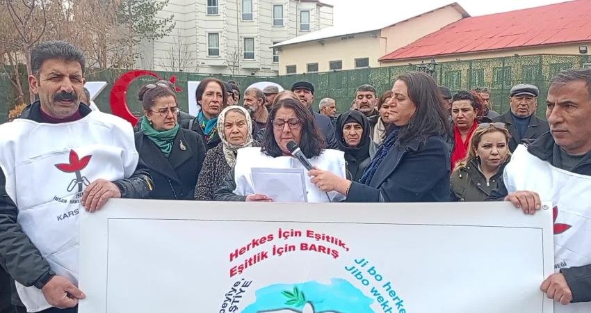 İnsan Hakları Derneği Kars Şubesi: “İnsan Hakları Evrensel Bildirgesi, çağımızın en önemli sözleşmesidir” İnsan Hakları Derneği Kars Şube Başkanı Güldane Kılıç, "İnsan Hakları