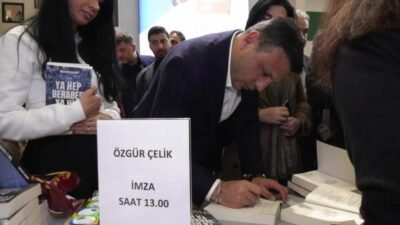 CHP İstanbul İl Başkanı Özgür Çelik, 42. Uluslararası Kitap Fuarı’nda