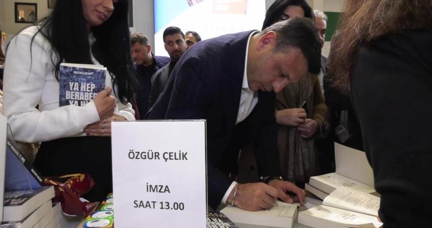 CHP İstanbul İl Başkanı Özgür Çelik, 42. Uluslararası Kitap Fuarı’nda