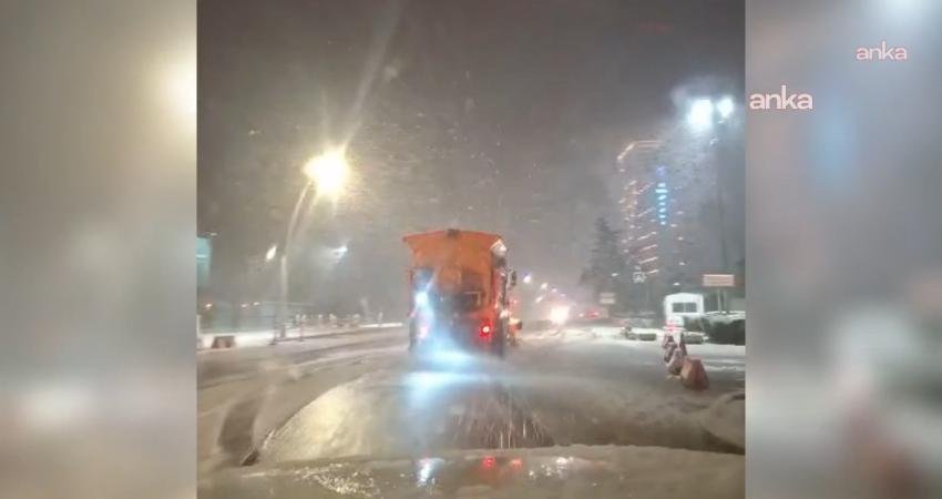 İstanbul Valiliği, kentte beklenen kar yağışının sabaha karşı yoğunluğunu artırarak