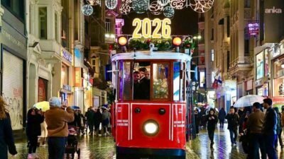 İETT, yılbaşı ruhunu şehrin en sembolik noktalarından biri olan İstiklal