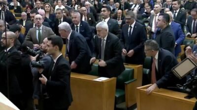 İYİ Parti Genel Başkanı Müsavat Dervişoğlu, Mesud Barzani'nin uzun namlulu