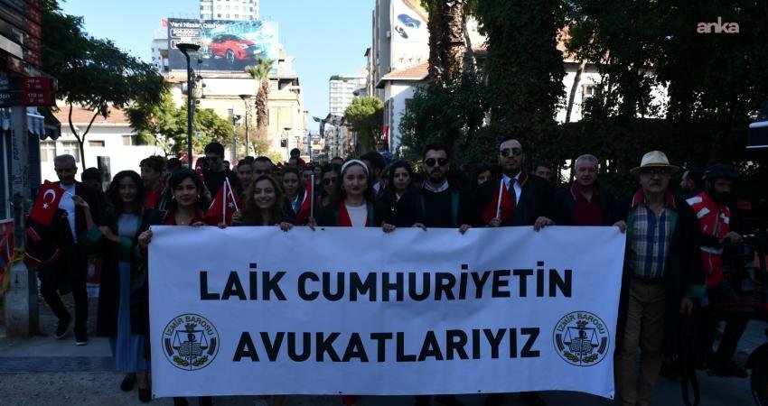 İzmir Barosu’ndan, duruşmaya “cuma namazı arası” kararına tepki İzmir Barosu, Menderes Adliyesi’nde görülen bir duruşmaya, hakimin "cuma namazı"