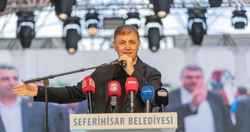 İzmir Büyükşehir Belediye Başkanı Tugay, 25. Seferihisar Mandalina Şenliği’ne katıldı İzmir’in Seferihisar ilçesinde bu yıl 25’incisi düzenlenen Mandalina Şenliği, hem