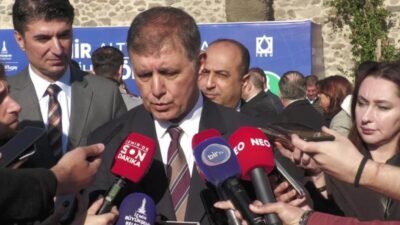 İzmir Büyükşehir Belediye Başkanı Cemil Tugay, hükümet tarafından onaylanmayan krediler,