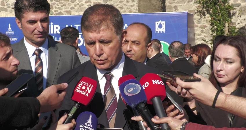 İzmir Büyükşehir Belediye Başkanı Tugay: Krediler onaylanmazsa yatırımları kendi kaynaklarımızla yapacağız İzmir Büyükşehir Belediye Başkanı Cemil Tugay, hükümet tarafından onaylanmayan krediler,