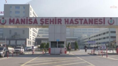 İzmir Büyükşehir Belediye Başkanı Cemil Tugay, eşi Öznur Tugay ile
