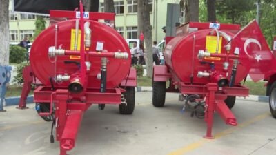 İzmir Büyükşehir Belediyesi’nin yangın riski yüksek bölgelerde bulunan muhtarlıklara dağıttığı