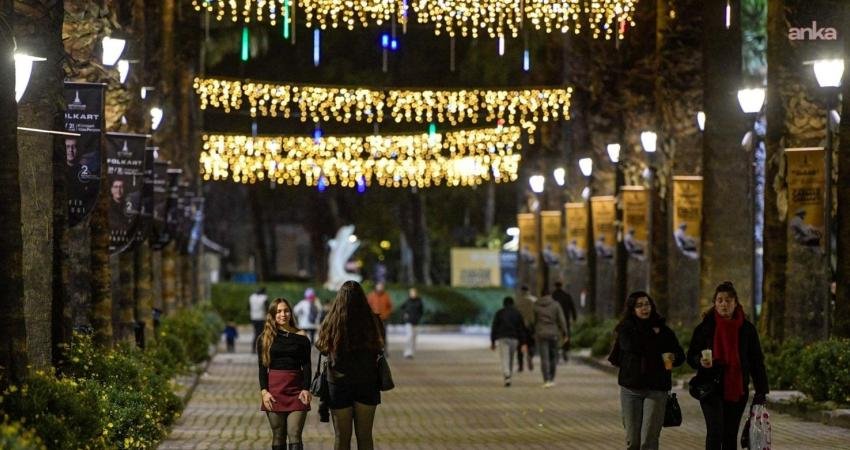 İzmir Büyükşehir Belediyesi yeni yıl gecesi için göreve hazır. İtfaiyeden