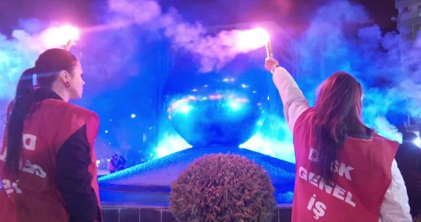 İzmir’de Genel-İş üyesi belediye emekçilerinden maaş ve hakları için meşaleli yürüyüş İZBB bünyesindeki DİSK/Genel-İş üyesi işçiler, maaşlarının zamanında ödenmemesi ve “havuza