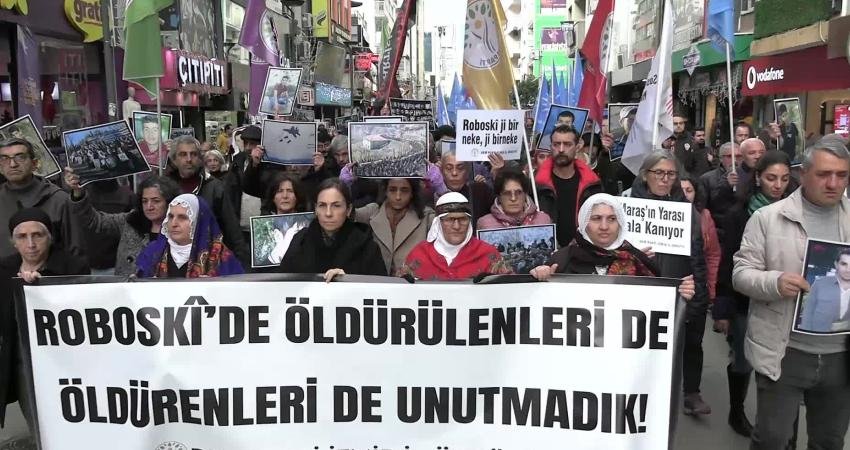 İzmir’de Roboski Katliamı’nın 14. yılı dolayısıyla yapılan anmada konuşan KESK