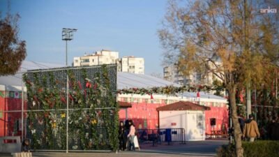 İzmir Büyükşehir Belediyesi’nin Yeni Yıl Festivali kapsamında Kültürpark ve Bostanlı’da