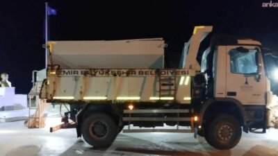 İzmir Büyükşehir Belediyesi ekipleri, hava sıcaklığının hızla düşmesi ve yüksek