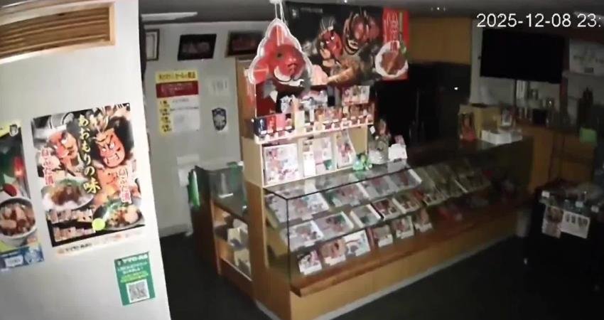 Japonya’daki 7,5 büyüklüğündeki deprem… Başbakan Takaiçi: “Dikkatli olun, bir hafta boyunca yerel yönetimlerden gelen bilgileri takip edin” Japonya'nın kuzey açıklarında, yerel saatle dün 23.15'te meydana gelen 7,5 büyüklüğündeki