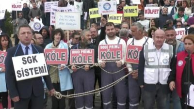 Kademeli emeklilik bekleyen emekçiler Kadıköy İskele'de açıklama yaptı ve Cumhurbaşkanı