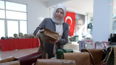 Kahramankazan Belediyesi Kültür Evleri’nde eğitim alan kursiyerlerin el emeği ürünleri,